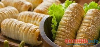 Готуємо сосиски в слойці