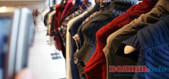 У Луцьку волонтери організовують масштабний благодійний розпродаж. ФОТО. ВІДЕО