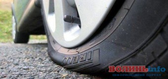 На Волині “розборки”: селяни ріжуть колеса в машинах мешканцям райцентру