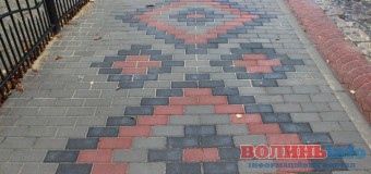У Луцьку з’явився тротуар “у вишиванці”. ФОТО