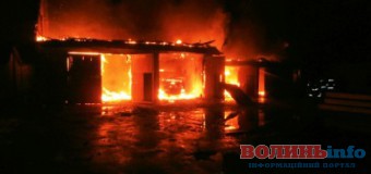 У Луцьку загорівся гаражний кооператив