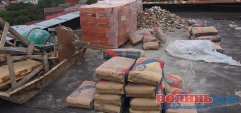 Де у Луцьку відремонтували покрівлі будинків та сходові клітки