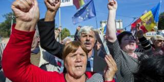 Тисячі людей протестують в Кишиневі