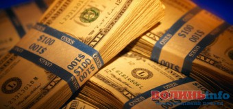 Через волинську митницю намагалися перевезти “забагато” валюти