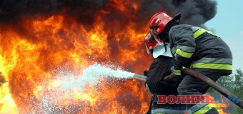 У Луцьку з вогню врятували двох людей