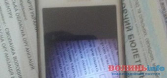 Для чого волинські студенти робили “селфі” з бюлетенями у кабінках?