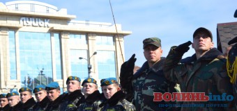 У Луцьку вручили погони майбутнім захисникам України.ФОТО