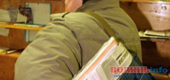 На Волині жінка в балаклаві побила листоношу