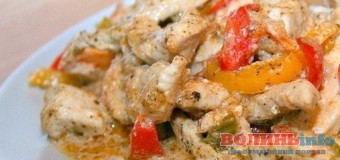 Свинина з овочами, тушкована у вершках