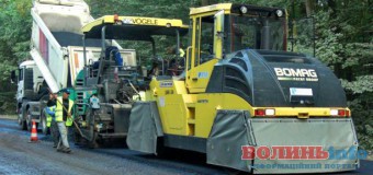 Дорогу зі Львова до Луцька продовжують ремонтувати