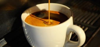 Вчені дозволили жінкам пити каву під час вагітності