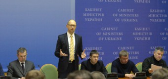 “Майдан у нас щодня. Ми всі повинні бути тільки по один бік” – Яценюк