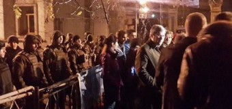 Учасники мітингу під АП почали розходитись