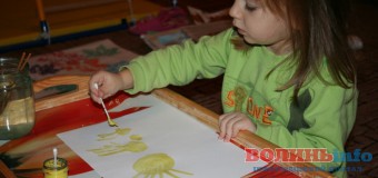 Як луцькі третьокласники допомагають воїнам АТО. ВІДЕО