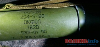 Під Києвом знайшли склад із російською зброєю