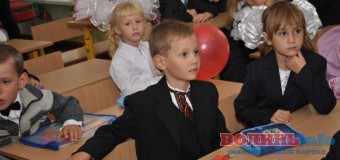 Датчани вдягають волинських школярів
