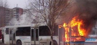 На Черкащині на ходу загорілась маршрутка із 40 пасажирами