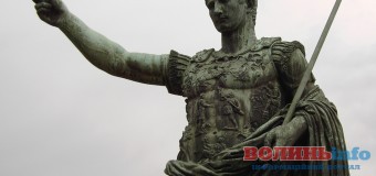 У Римі прикрили оголені статуї