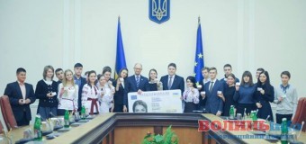 Перші українці отримали ID-паспорти