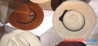 Українець намагався нелегально перенести через кордон…130 капелюхів