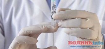 Перші пішли: в Україні почали вакцинацію проти COVID