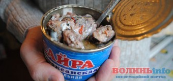 Гумконвой від Росії: на Донбас привезли прострочені консерви