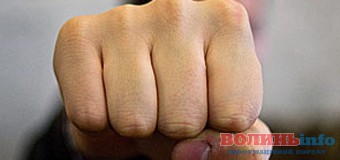 Повідомлено про підозру лучанам, котрі вдарили поліцейського