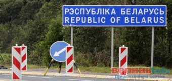 На білоруському кордоні скупчилися сотні вантажівок