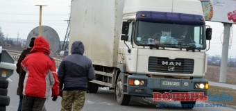 У Волинській та ще трьох областях продовжують блокувати російські фури