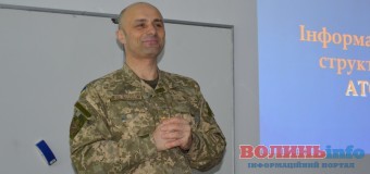 Луцьких студентів-журналістів вчили, як працювати в зоні АТО. ФОТО