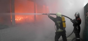 У Донецькій області більше двох годин гасили пожежу на птахофабриці