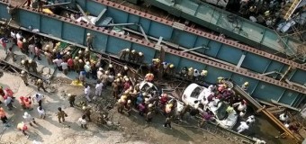 В Індії обвалилася естакада: 150 людей під завалами