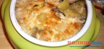 Жарке в горщиках з курячими сердечками, овочами та вершковим соусом