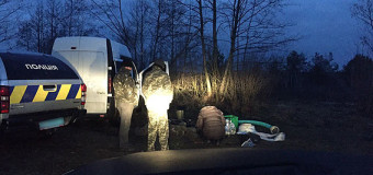 На Волині затримали бурштинокопачів
