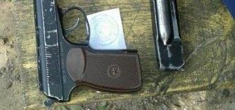 У Луцьку бігав чоловік зі зброєю