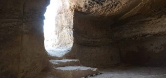 У Єгипті знайшли стародавній цвинтар із могил, висічених у скелях