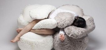 Кореєць зробив крісло, яке дарує обійми
