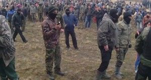 Як на Рівненщині поліція розганяла копачів бурштину. ВІДЕО