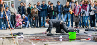 «Мандрівний вішак» шукає місця для вистав у Луцьку