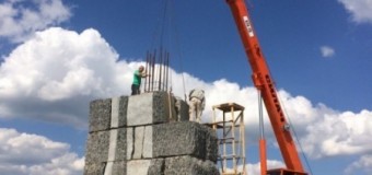 В Одеській області монтують найбільший на планеті гранітний пам’ятник