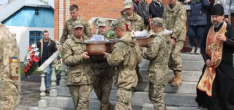 В Іваничах попрощалися з героєм Олександром Галасом