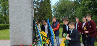 У мікрорайонах Луцька відбулося покладання квітів до братських могил та пам’ятних місць