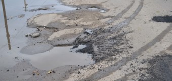 На одній із луцьких вулиць уже другий рік просять відремонтувати дорогу