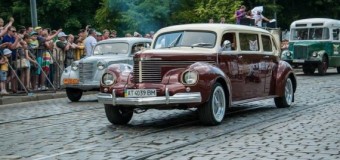 У Львові проходять змагання на старовинних автомобілях. ФОТО