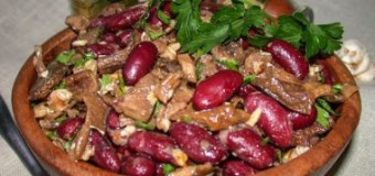 Теплий салат з червоної квасолі