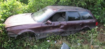 У волинських лісах знайшли побиту автівку без номерів. ФОТО