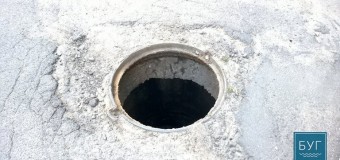 У Нововолинську масово крадуть каналізаційні люки