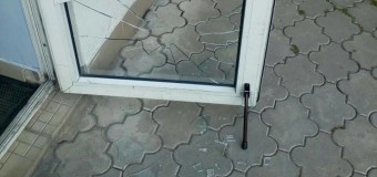 У Луцьку чоловік розбив двері аптеки