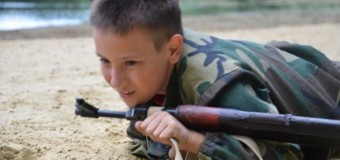 На Донбасі бойовики змушують воювати дітей