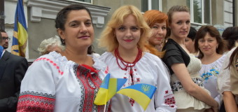 Біля Луцької міськради урочисто підняли український прапор. ФОТО